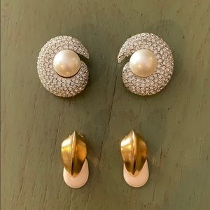 Lot of 2 vintage earrings